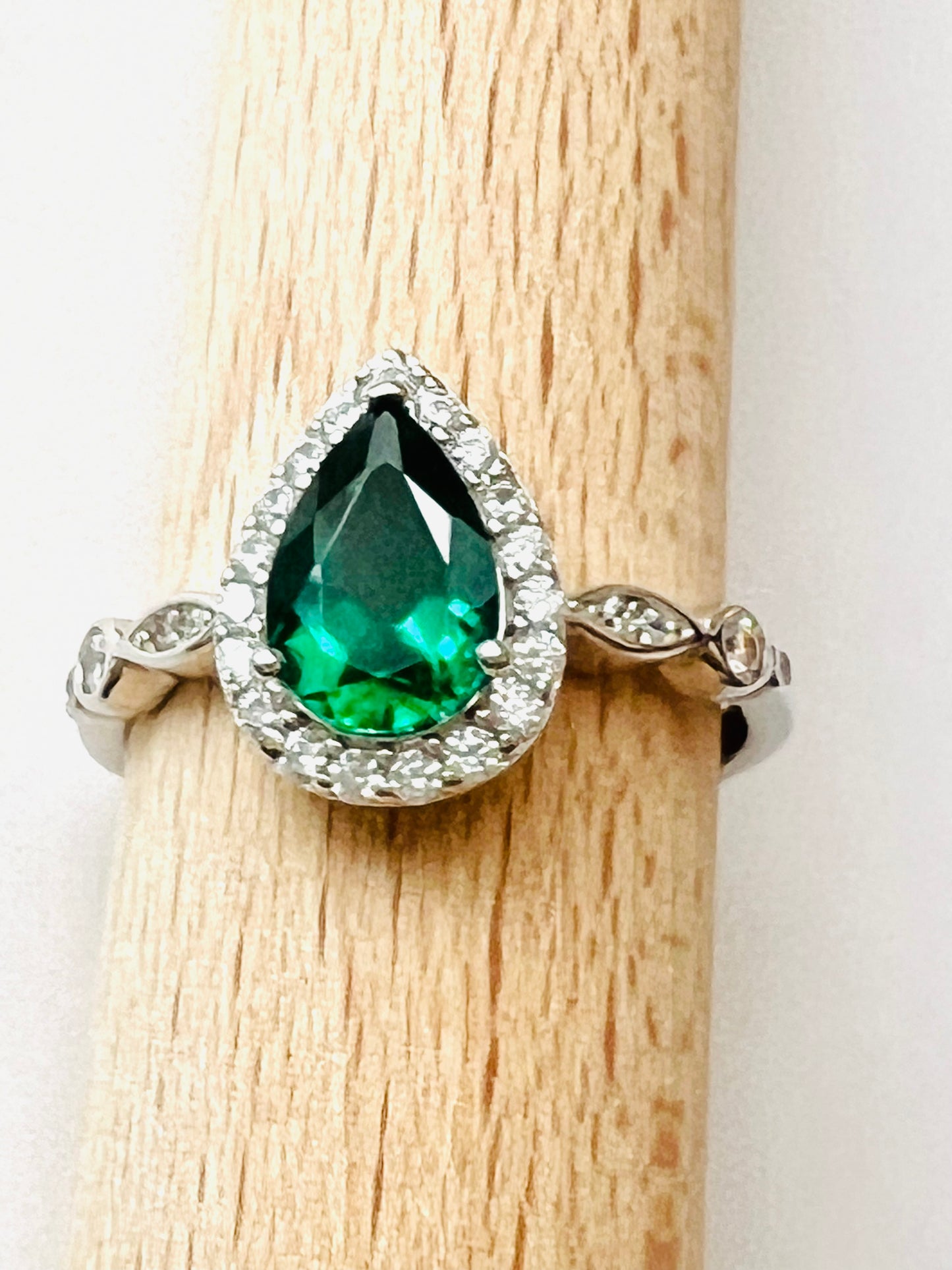 Pear Cut (Tear Drop) Lab Grown Emerald Halo 925 Sterling Silver Ring_SG